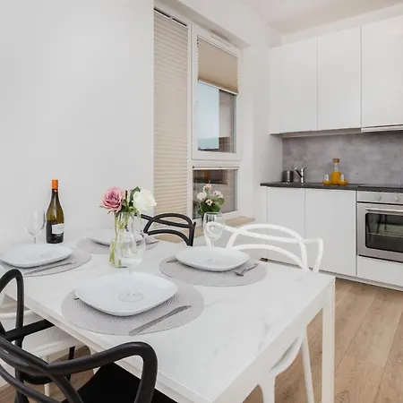 Apartment Nowa Grobla Estate Near Starowka By Renters Gdansk